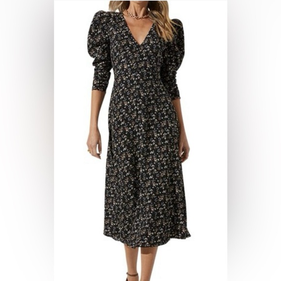 Astr Dresses & Skirts - NWT - Astr Black Floral Long Sleeve Dress